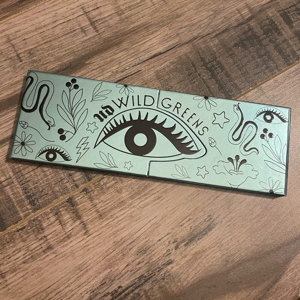 Urban Decay Wild Greens Eyeshadow Palette - Picture 2 of 4